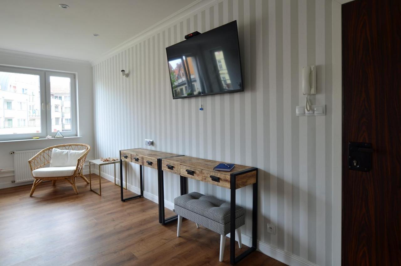 Apartament Biala Sowa - Weisse Eule Apartment Kolobrzeg Bagian luar foto