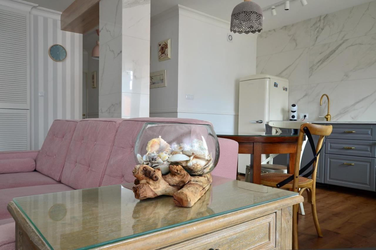 Apartament Biala Sowa - Weisse Eule Apartment Kolobrzeg Bagian luar foto